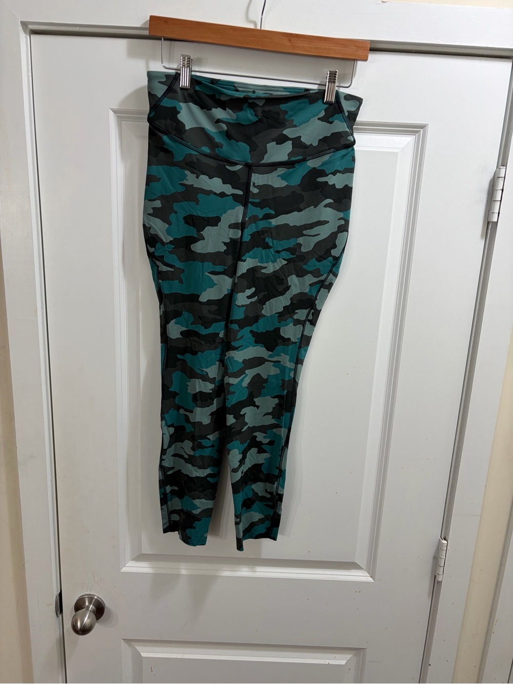 Lululemon Camouflage High-Waist Leggings - Teal Camo sz 10